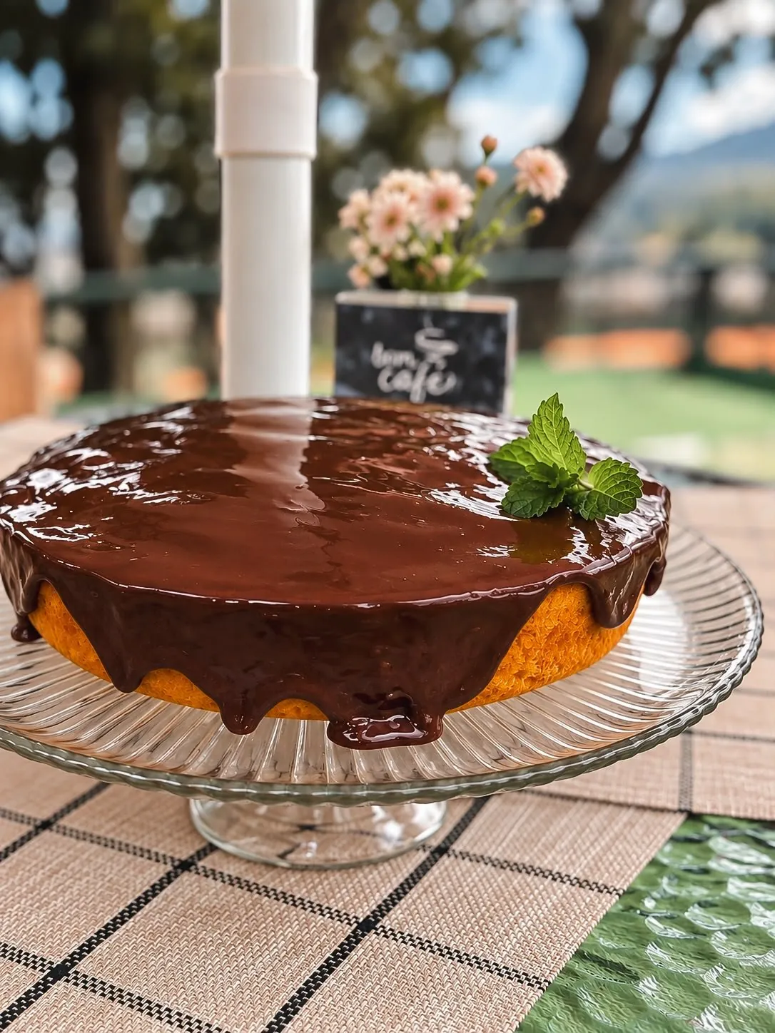 Bolo de Cenoura com Calda de Chocolate